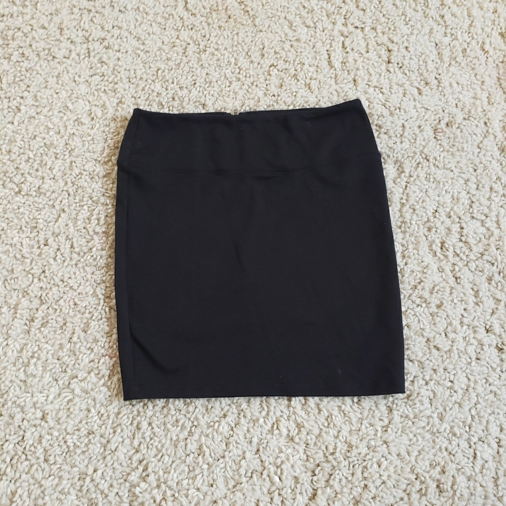 BLACK SKIRT